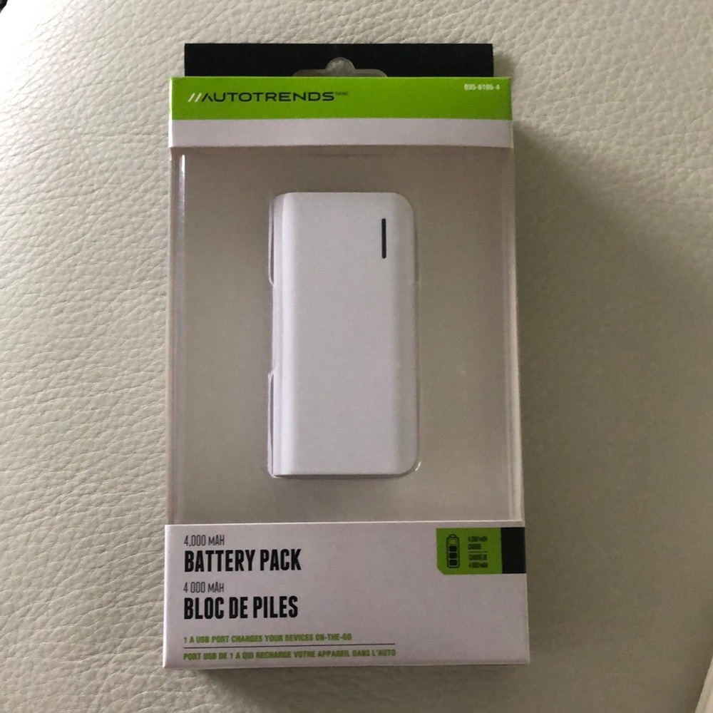 AutoTrends Battery Pack 4,000 MAH NEW still in box. White in colour